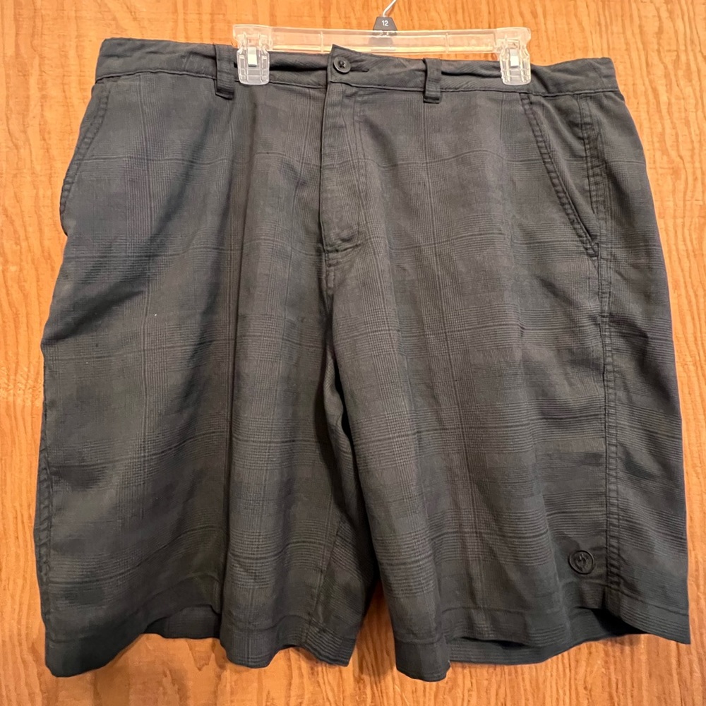 Hang Ten gray plaid button fly back pockets shorts